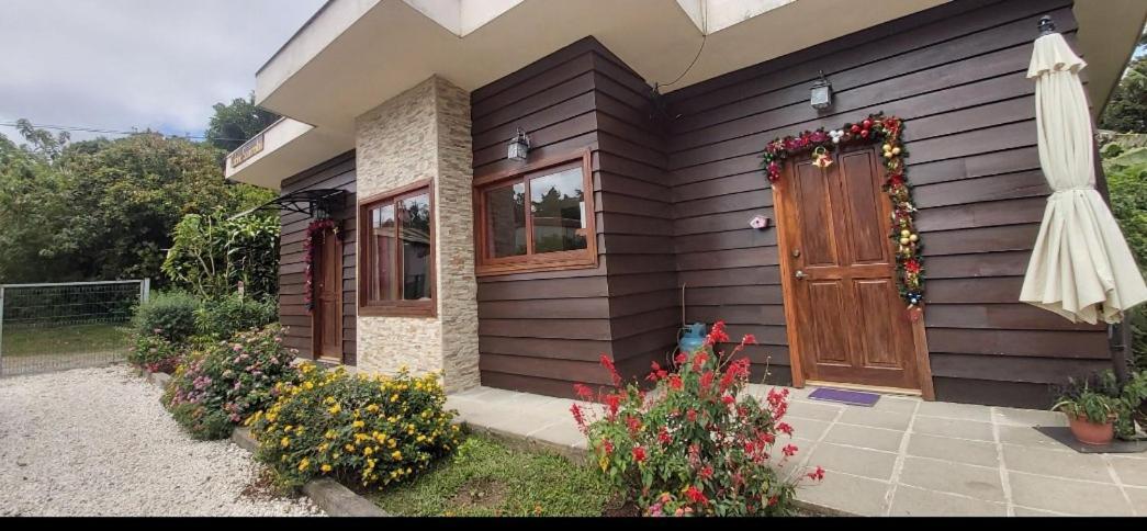 Апартаменты Cabina Monteverde Soan De Montana Экстерьер фото